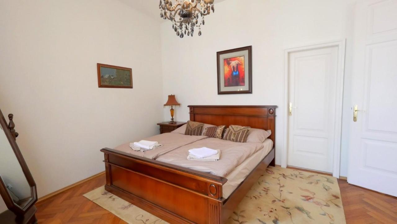 Velky 3I Apartman V Centre Mesta Bratislava Extérieur photo